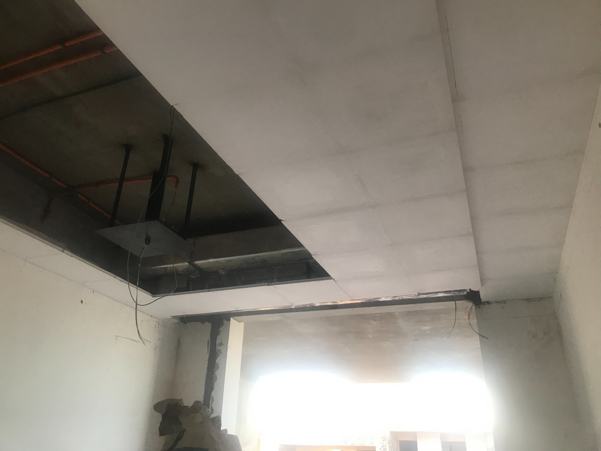 Colocación de placas de yeso en obra